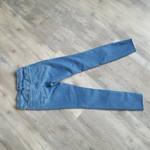 Universal Thread Hogh Rise Skinny Crop Cutoff - Picture 2 of 3